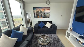 Central M K 2-bedroom Apartment, Sleeps 4, Parking
