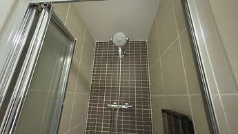 Central M K 2-bedroom Apartment, Sleeps 4, Parking