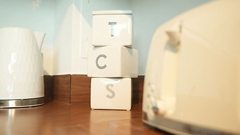 Central M K 2-bedroom Apartment, Sleeps 4, Parking