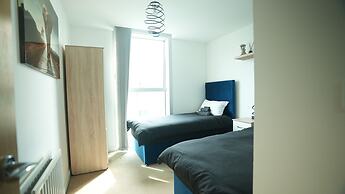 Central M K 2-bedroom Apartment, Sleeps 4, Parking
