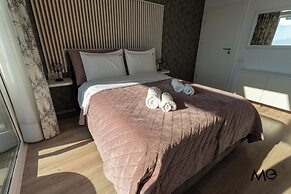 MoHost Penthous and MoHost View