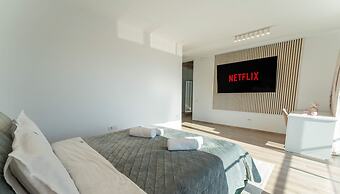 MoHost Penthous and MoHost View