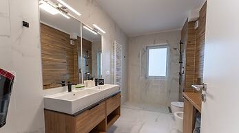 MoHost Penthous and MoHost View