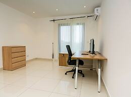 Snug three-bedroom Unit