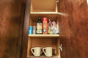 Modern and Minimalist Studio Apartment