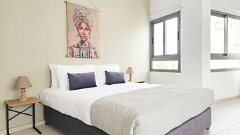 Phaedrus Living: Ledras Residences 201