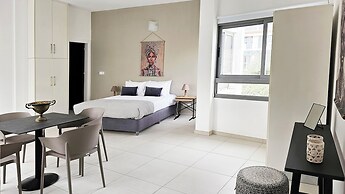 Phaedrus Living: Ledras Residences 201