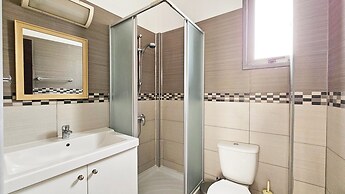 Phaedrus Living: Ledras Residences 201