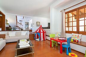 Villa Can Toni in Port de Pollen a