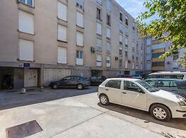 Stylish Two Bedroom Apartment Retreat With Balcony in Zadar