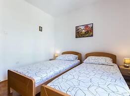 Stylish Two Bedroom Apartment Retreat With Balcony in Zadar