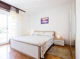 Stylish Two Bedroom Apartment Retreat With Balcony in Zadar