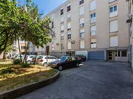 Stylish Two Bedroom Apartment Retreat With Balcony in Zadar