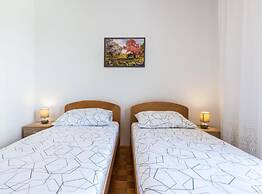 Stylish Two Bedroom Apartment Retreat With Balcony in Zadar