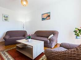 Stylish Two Bedroom Apartment Retreat With Balcony in Zadar