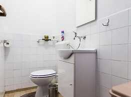 Stylish Two Bedroom Apartment Retreat With Balcony in Zadar