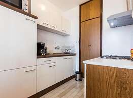 Stylish Two Bedroom Apartment Retreat With Balcony in Zadar