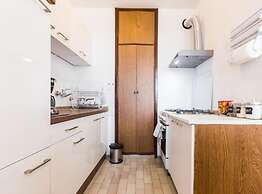 Stylish Two Bedroom Apartment Retreat With Balcony in Zadar