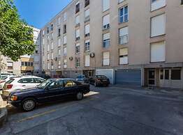 Stylish Two Bedroom Apartment Retreat With Balcony in Zadar