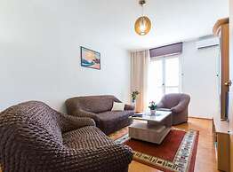 Stylish Two Bedroom Apartment Retreat With Balcony in Zadar