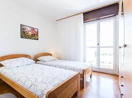 Stylish Two Bedroom Apartment Retreat With Balcony in Zadar