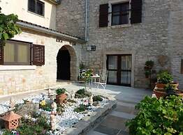 Authentic Istrian Holiday Home for Unforgettable Stays