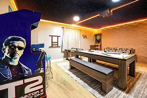 Palm Beach Paradise | Villa w/ Beach, Pool, Cinema & Tiki