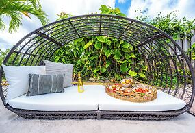 Palm Beach Paradise | Villa w/ Beach, Pool, Cinema & Tiki