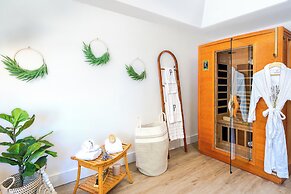 Palm Beach Paradise | Villa w/ Beach, Pool, Cinema & Tiki