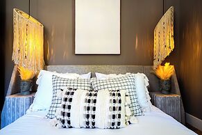 Palm Beach Paradise | Villa w/ Beach, Pool, Cinema & Tiki