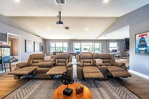 Palm Beach Paradise | Villa w/ Beach, Pool, Cinema & Tiki