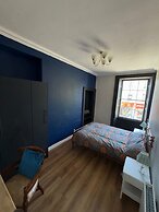 Ayr Town Centre Apartment - 3 Bedrooms