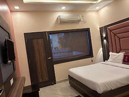 DM PAYING GUEST HOUSE