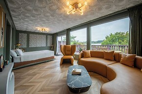 The Florentine Waterfront Hotel