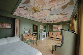 The Florentine Waterfront Hotel