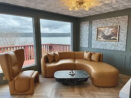 The Florentine Waterfront Hotel