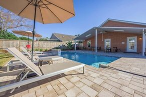 Golf Cart & Private Pool!