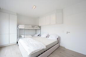 Stylish City-view Retreat