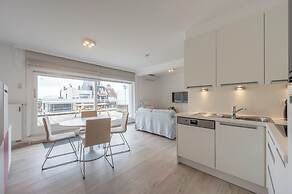 Stylish City-view Retreat