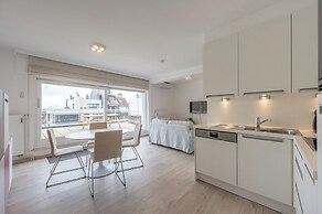 Stylish City-view Retreat