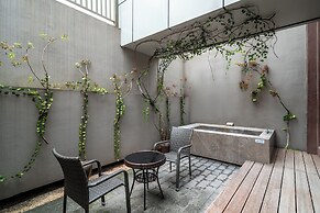 Yangzhou Seclusive Life Hot Spring Resort