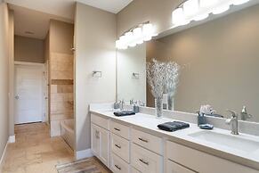 Newly Built Poolside Home w Balcony BBQ