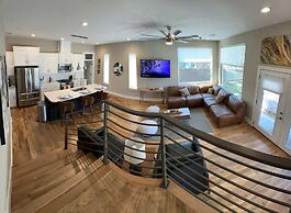 Newly Built Poolside Home w Balcony BBQ