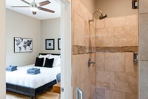 Newly Built Poolside Home w Balcony BBQ