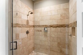 Newly Built Poolside Home w Balcony BBQ