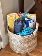 Newly Built Poolside Home w Balcony BBQ