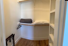 Newly Built Poolside Home w Balcony BBQ