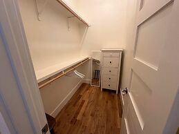 Newly Built Poolside Home w Balcony BBQ