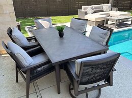 Newly Built Poolside Home w Balcony BBQ