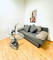 Cozy 4BR Apt for 12P Near FAC Platz